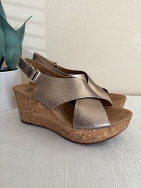New Clark’s Metallic Taupe Cork Wedge Sandals - Women